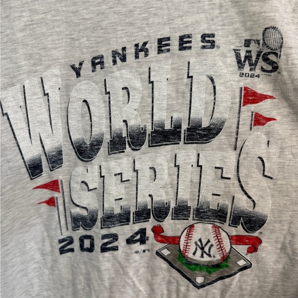New ‘47 2024 World Series Men's New York Yankees Shirt size Medium Grey New - Picture 3 of 4